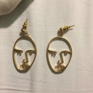 Face outline earrings